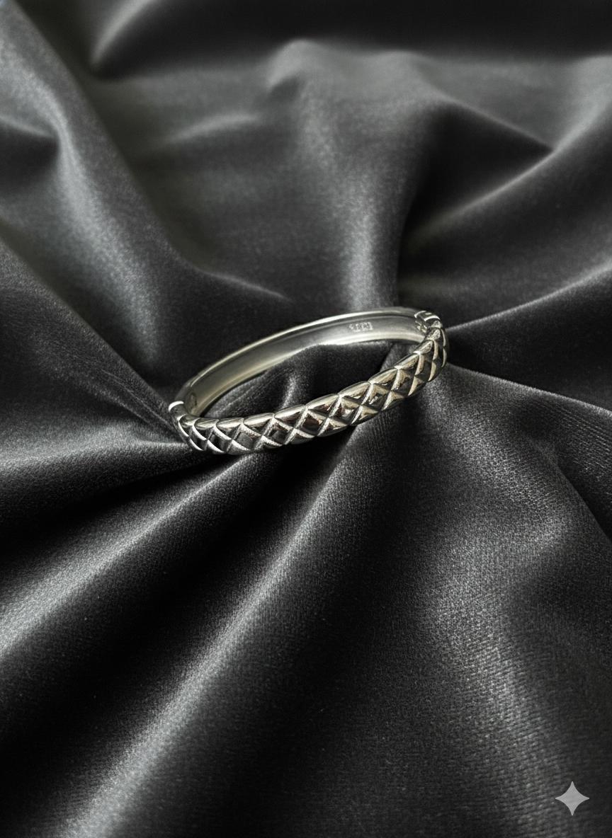 D’MAYE Quilted Silver Bangle