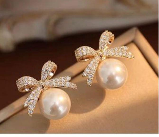 D’MAYE Designer Bow Pearl Earrings
