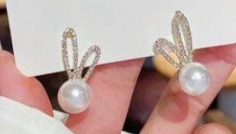 Gold Bow Pearl Earrings – D’MAYE