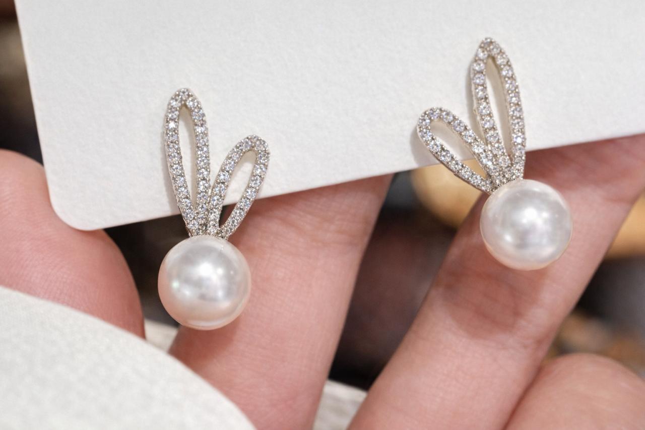 Gold Bow Pearl Earrings – D’MAYE