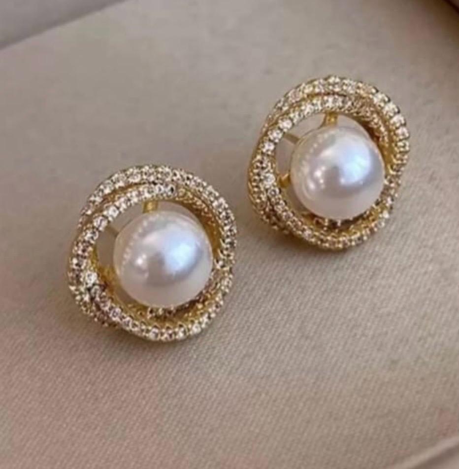 Premium Round Pearl Statement Stud Earrings/D'MAYE